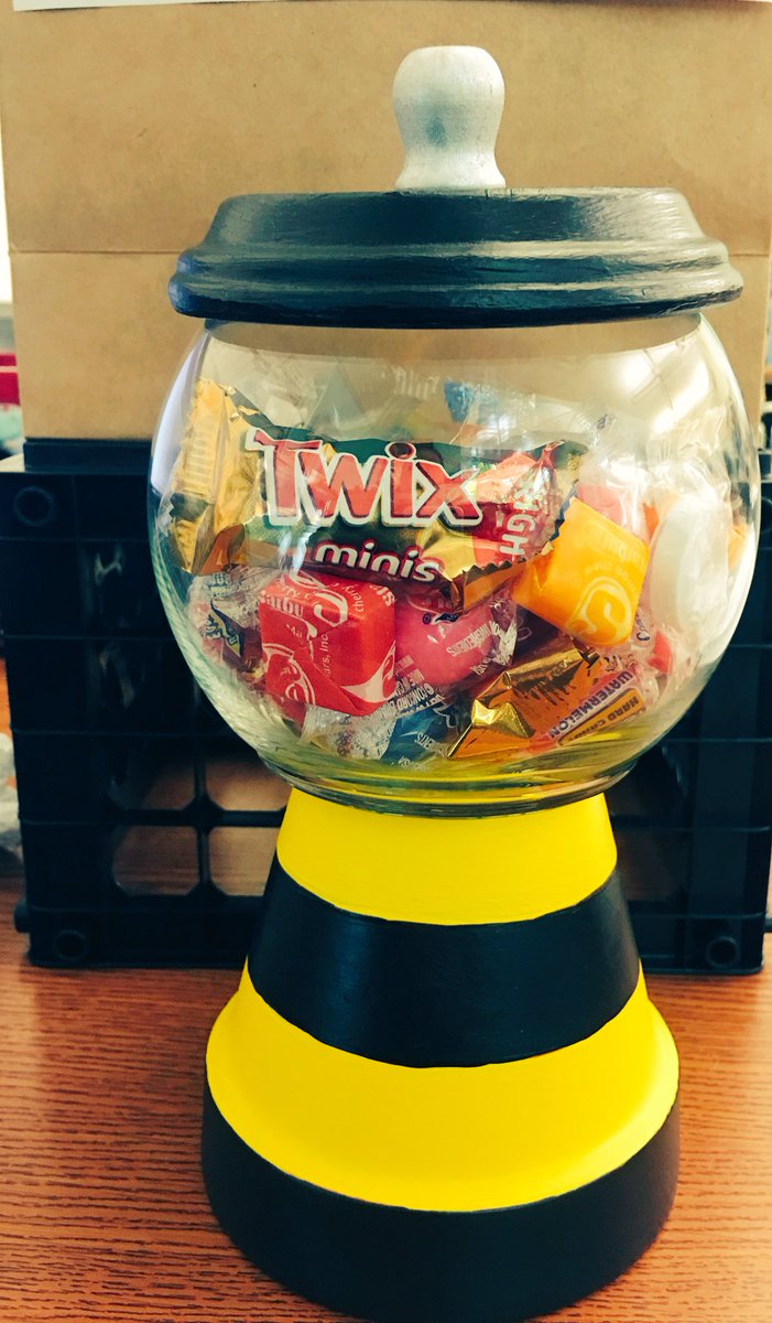 APSMidtown's tweet photo. Shout Out to Grady's MOID classes 4 showing our kids they can be entrepreneurs! They were so proud to deliver their 🍬products! 😍   @APS_DSE https://t.co/BjTDvDc28H