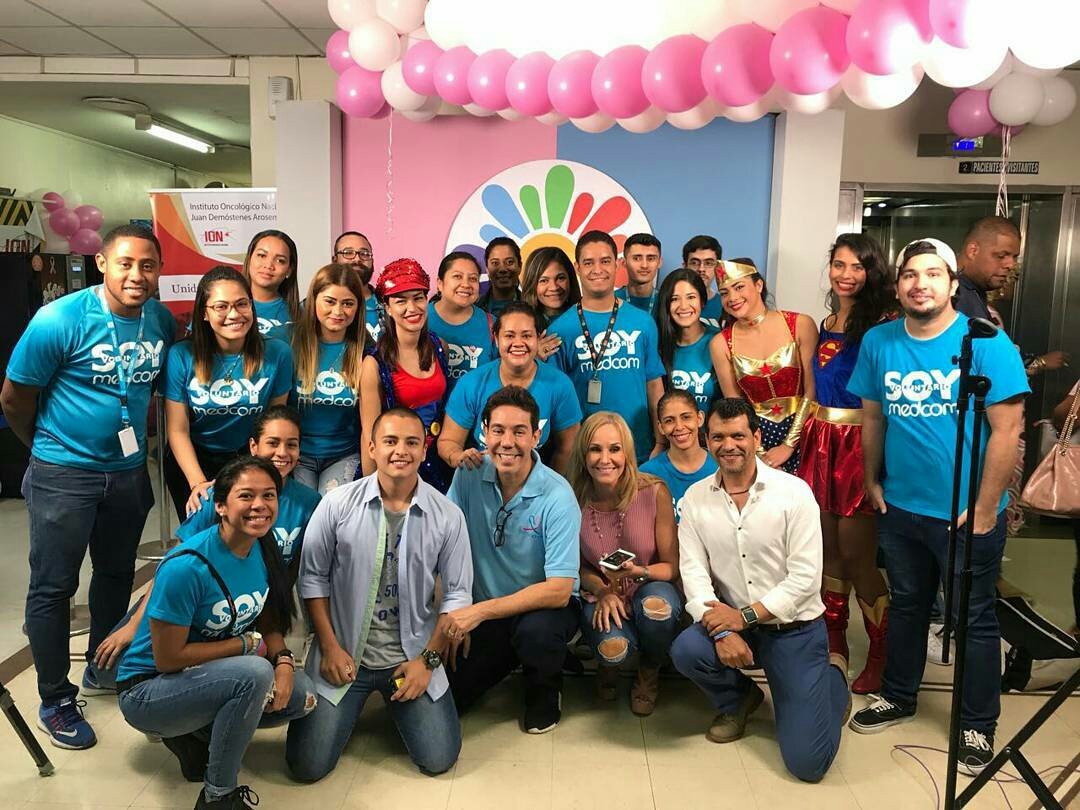 IamDrFitPanama's tweet photo. Hoy asistí junto a los #VoluntariosMedcom a llevarles #RosasDeEsperanza a los pacientes del Instituto Oncológico Nacional 🌹
#Vida360 https://t.co/CoDw4mzy0g