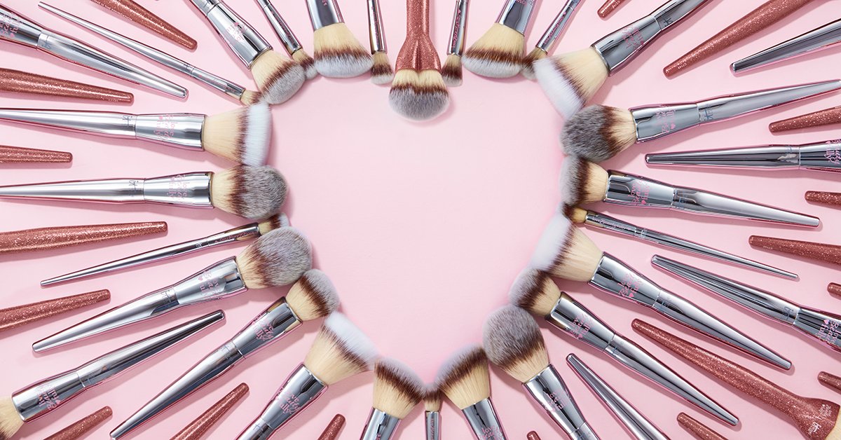 Love it. Give it. For each <a href="/ITCosmetics/">IT Cosmetics</a> Love Beauty Fully brush sold, IT donates 1 to @LookGoodFeelBetter! #entry - sot.ag/6SRwx