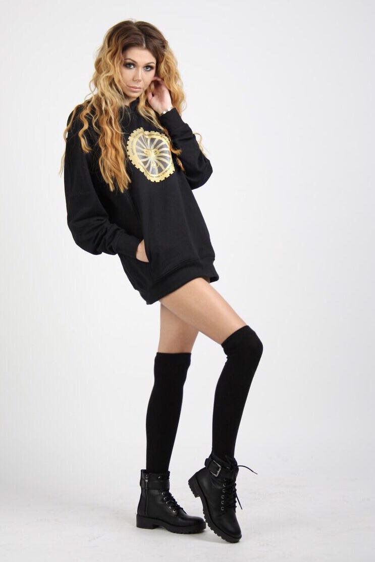 ruslanyocto's tweet photo. Here we go! New SandCoin's Maria looks with our stunning merch. Want to wear this great t-shirts or hoodie? Contact us! #ico #cryptocurrency https://t.co/jiW7Ird1h3