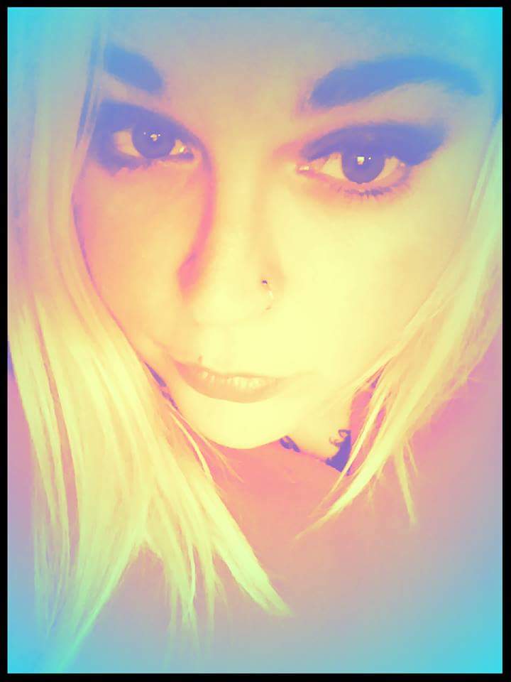 shayrucker92's tweet photo. Haven't been on in a while so here's a few new pix and more to come!! 💚💙 https://t.co/9ESeeycezL