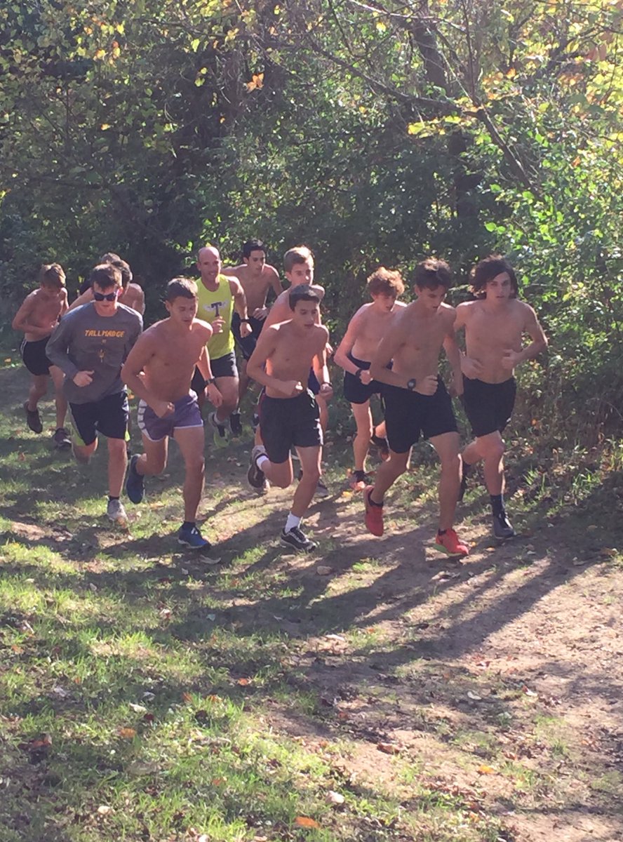 kloveless25's tweet photo. Previewing the District course at Lorain Community College. #Saturday2:00and3:30 #Top5TeamsAdvance #Top20IndividualsAdvance https://t.co/m5FlDM0Ihm