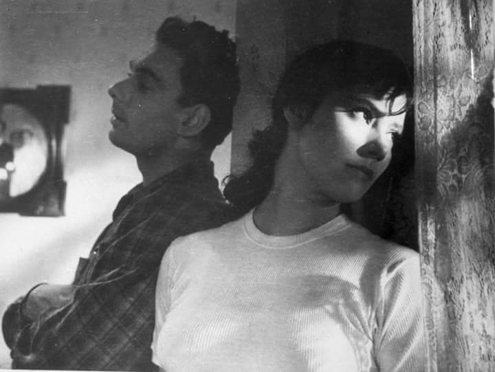 "Etrafımıza saçtığımız kelimeler oranında ölürüz.
konuşanların sırrı yoktur.''

#EmilCioran