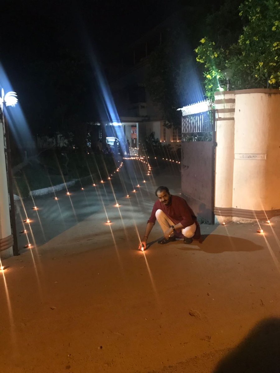 harisinghhindu's tweet photo. CELEBRATED DIWALI AT DR.SUBRAMANIAN SWAMY JI CHENNAI RESIDENCE.
@Swamy39 @jagdishshetty 
#DiwaliInSwamyJiHouse 
#Diwali 🚩।।जय जय श्री राम।।🚩 https://t.co/2diIYM7ehL
