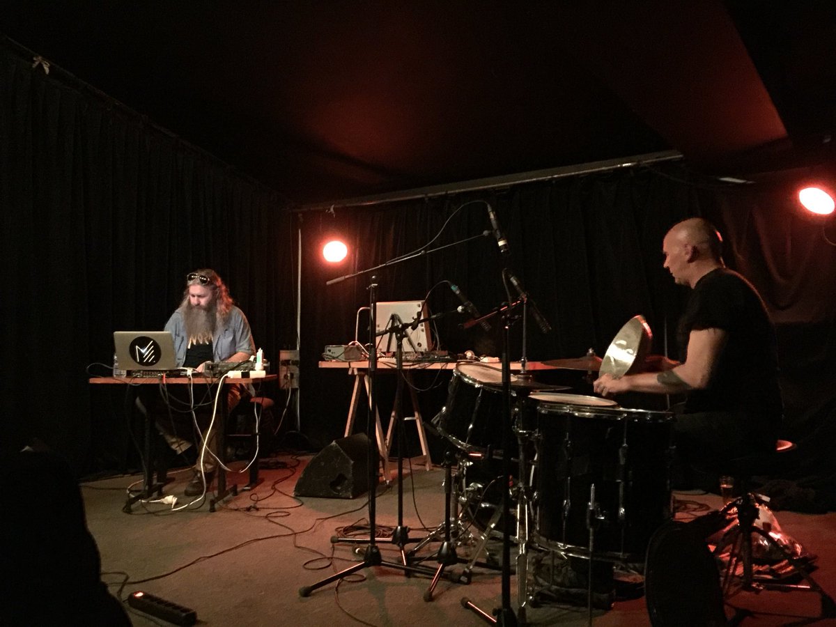 biennalenemo's tweet photo. Improvisation + musique concrète = le show dément de #RobinFox et #SeanBaxter aux @InstantsChavirs https://t.co/2XBHAocxWf
