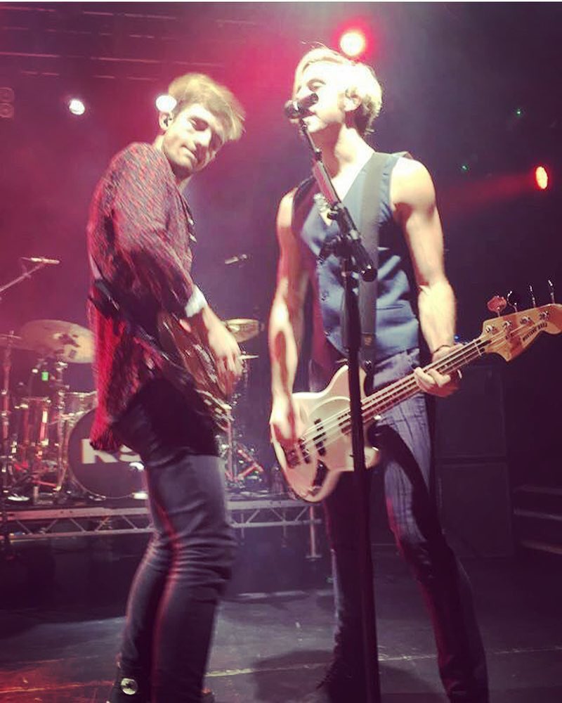 Saffy_R5's tweet photo. @rikerR5 dude check out my London concert pictures please missing you all so much https://t.co/jaCPKRI7M8