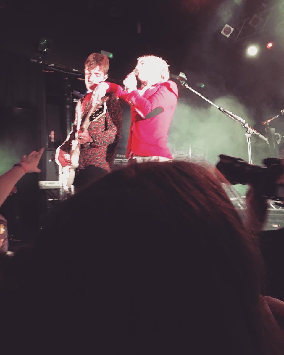 Saffy_R5's tweet photo. @rikerR5 dude check out my London concert pictures please missing you all so much https://t.co/jaCPKRI7M8