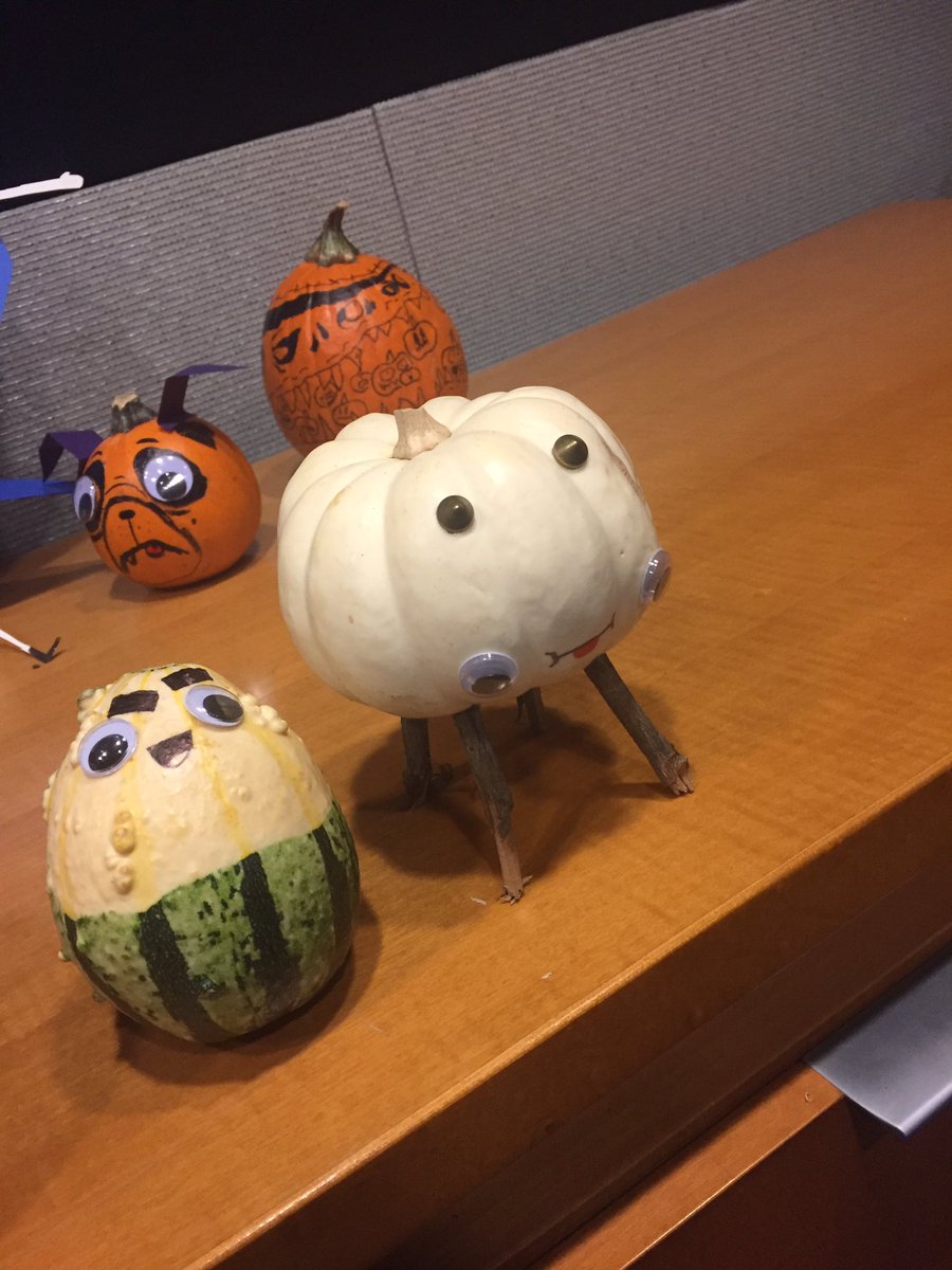 PaperBoxHouse's tweet photo. WE DECORATED PUMPKINS TODAY!!! #unikittycrew
I MADE COUNT THICCULA https://t.co/sJpZgws6Z8