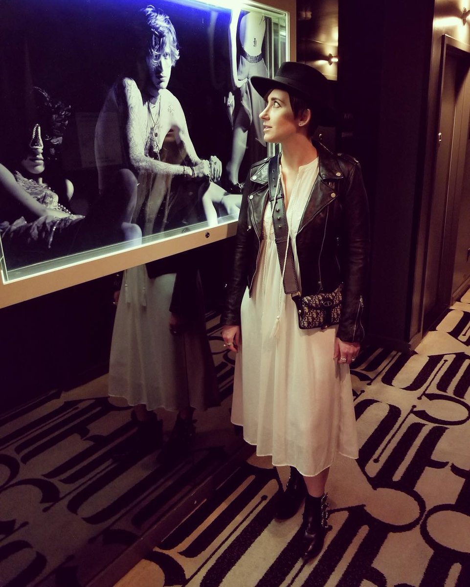 The perfect outfit for exploring #NYC. 📷: <a href="/blacktietuesday/">BlackTIExTuesday</a>