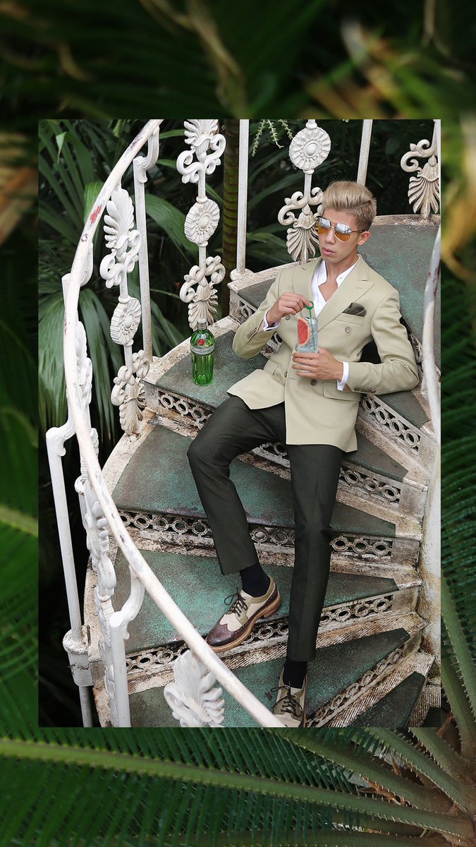 Refreshing @Tanquerayusa Gin &amp; Tonic with a slice of Grapefruit. Happy National Gin Day #nationalginandtonicday