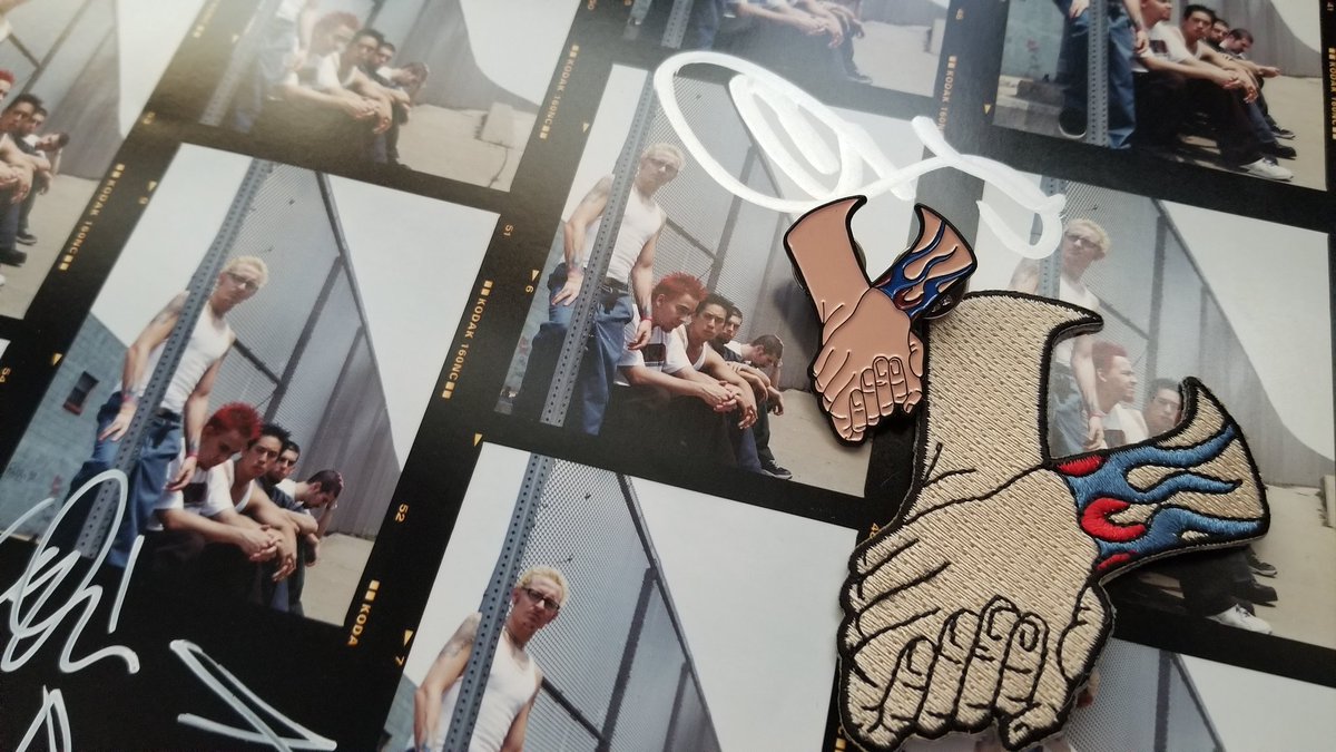 NLopezdeArenosa's tweet photo. Five. Pins. Left. Thank you so much. Patches still available. Intl shipping begins 10/29.

#PleaseDontSueMeShinoda 

https://t.co/JFV3wVaGB4 https://t.co/9wYLGVl6Cw