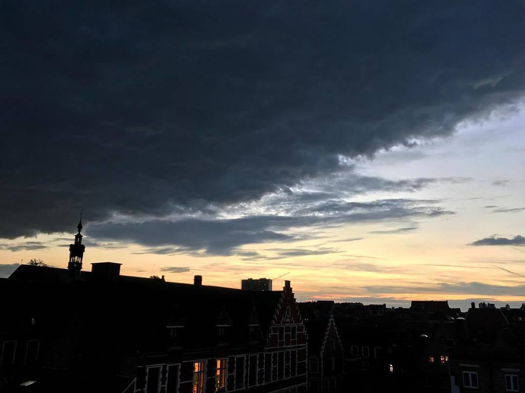 LieselotVanKeer's tweet photo. #stormclouds but No rain! https://t.co/caFFUNvY3I https://t.co/ZAlMoil9VD