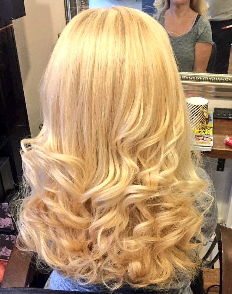 Barnets_Hair_Co's tweet photo. #totp #internationalginandtonicday #SpiritDay #ThursdayThoughts #Diwali #Gorgeous #hair #hairstyles #BLOWUP #bouncy #blondie #curlyhair https://t.co/pfQ75uLGLu