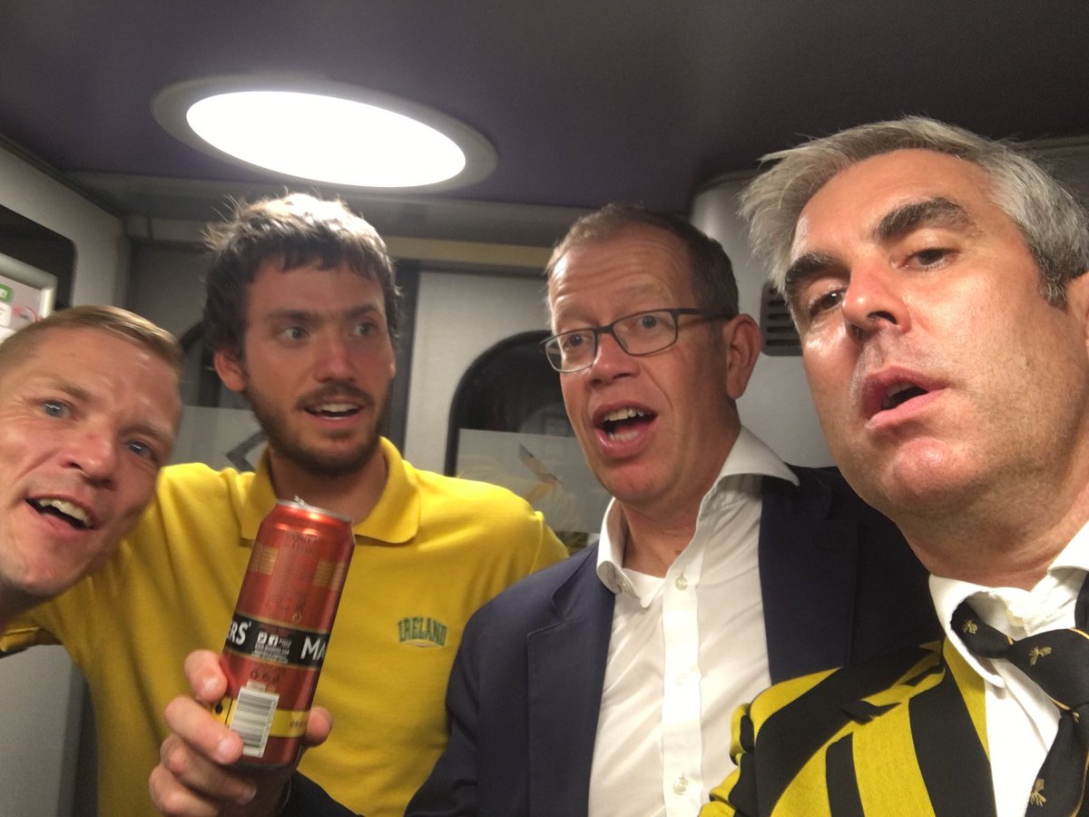 peter_scrivener's tweet photo. Met Eric(USA)who doesn’t use phones . He is a proper genius like me amazing conversation #wearedrunk https://t.co/j7PkKnl6kt