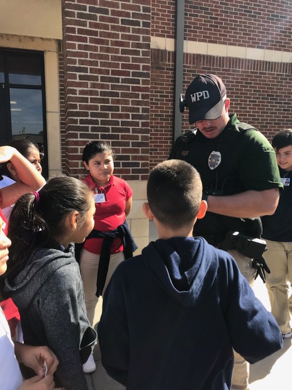 ParkPanthersWPS's tweet photo. We had some special visitors come to play at lunch recess today! #WPSProud https://t.co/wWwBpszRMW