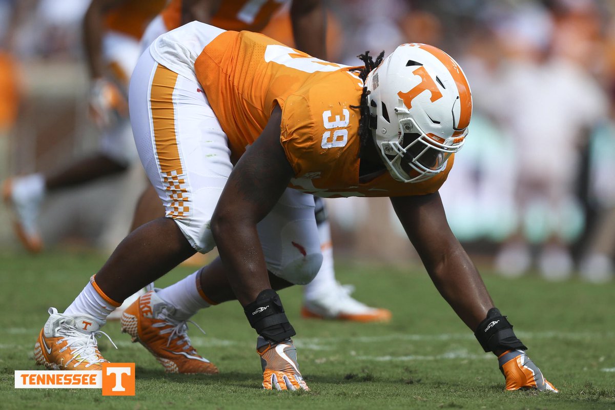 Vol_Football's tweet photo. Game captains at Alabama:
🍊 @Gmoney_7era
🍊 @JKShuttlesworth
🍊 @DreadHead_Vick
🍊 @Bcountry18 https://t.co/zR3W0vPqLh