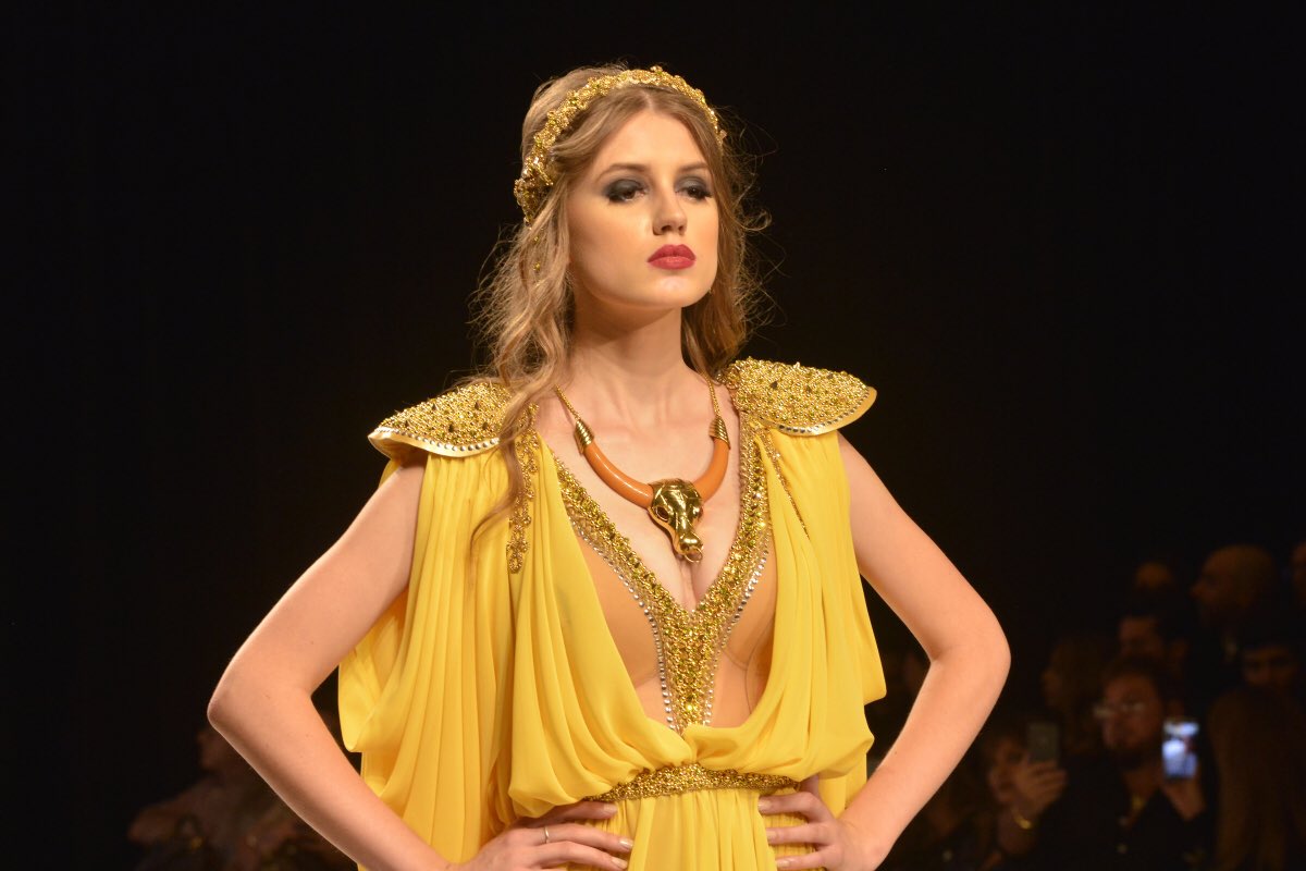 AbeerDarwiche's tweet photo. #fashion #johnnyfadlallah #samanthfadlallah #lipsmanagement #fsbeirut #fashiondesigner #syria #runway #abeerdarwiche #nikond810 @fsbeirut https://t.co/6VXAOX2Ksw