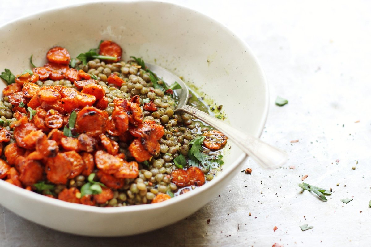 feastmag's tweet photo. Spicy roasted carrots and lentils are a great weeknight meal https://t.co/keqRJHBdZx https://t.co/7DGVQahdND
