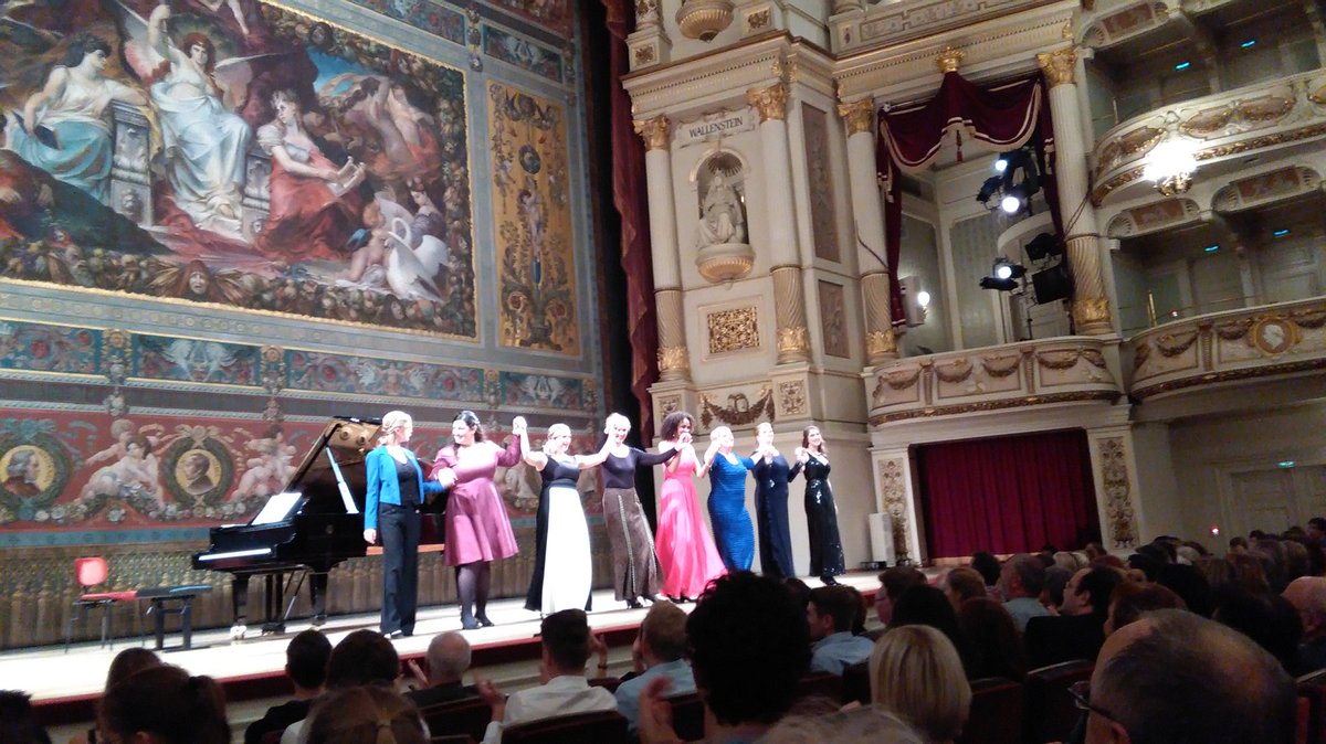 Strong ladies tonight on stage @ #SemperSoiree #Damenwahl in the #Semperoper. Next 16th November #Winterreise