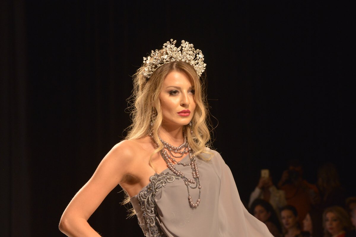 AbeerDarwiche's tweet photo. #fashion #johnnyfadlallah #samanthfadlallah #lipsmanagement #fsbeirut #fashiondesigner #syria #runway #abeerdarwiche #nikond810 @fsbeirut https://t.co/V4sekECI0q