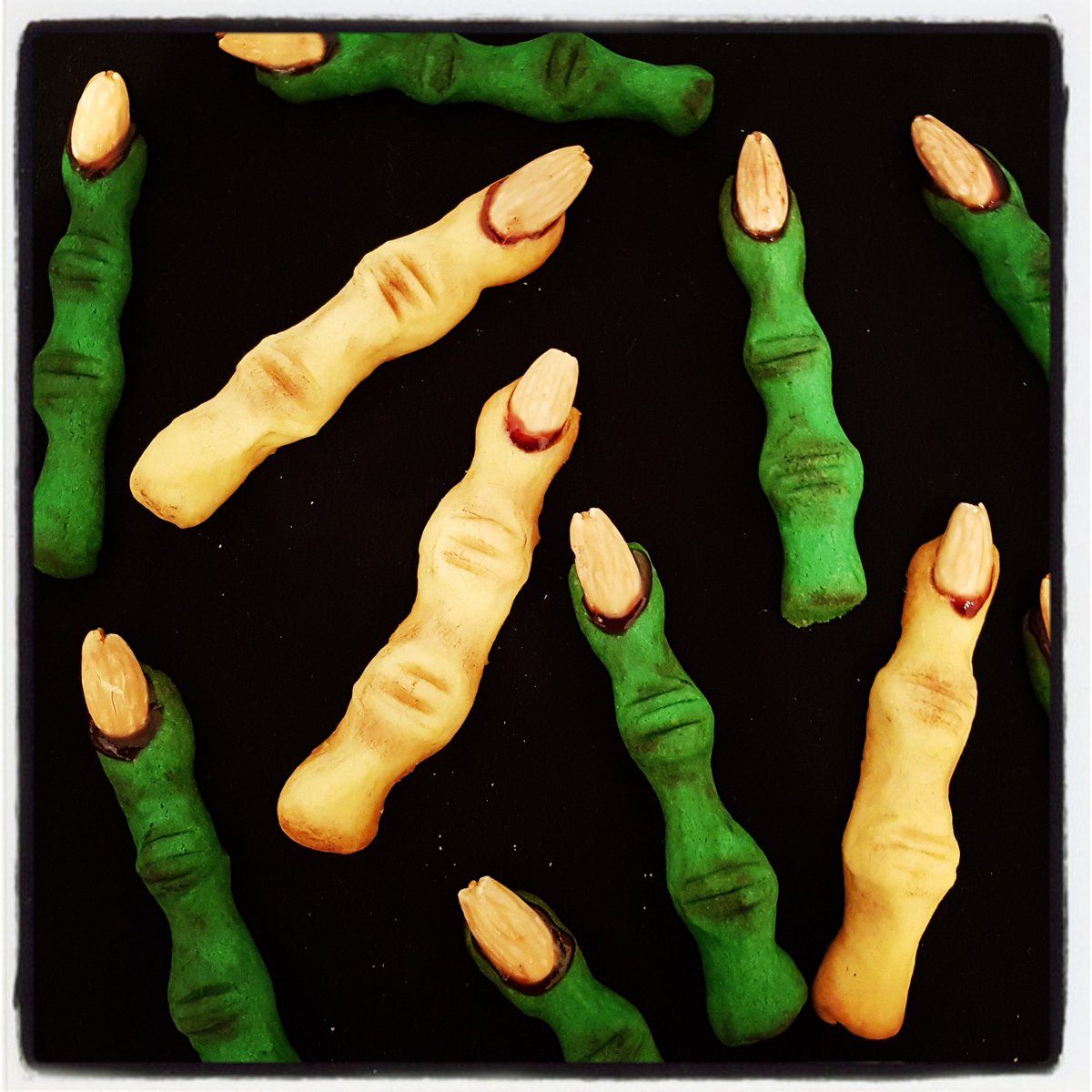 my_sweetdreams_'s tweet photo. Halloween is coming 🎃🕷🕸 #Halloween2017 #Halloween #HalloweenIsComing #cookies #bakery #Sweet #sweetdreams #FelizJueves https://t.co/4BxgpYi3ll