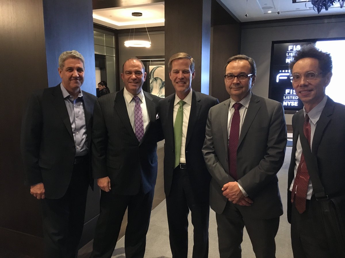 Fantastic 'FIS Connections' event last night on #digital disruption in #banking. Thank you <a href="/Gladwell/">Malcolm Gladwell</a>, for being our guest speaker!