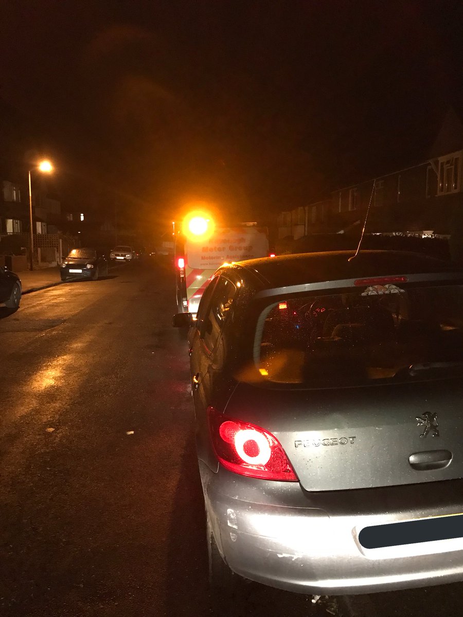 KentSpecials's tweet photo. #SCRCT Vehicle stopped for a defective light. Turns out it has no insurance and no MOT. Vehicle seized #walkies #OpDriveInsured -AC https://t.co/mAcmwv4uyV