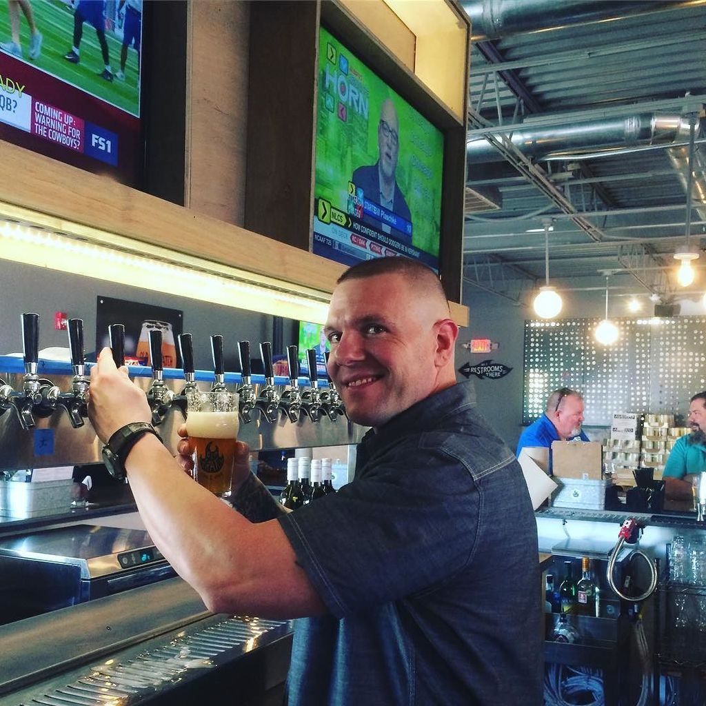 THANKS FOR LOOKING, DAYTON. IT'S TIME TO PASS THE BATON, BUT I'LL LEAVE YOU WITH A SHOT OF EVERYONES FAVORITE BOUR… ift.tt/2yzTQz1