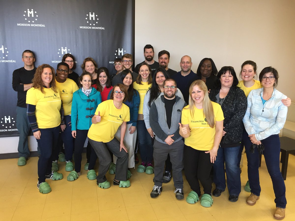 Des employés  <a href="/SunLifeQC/">Sun Life Québec</a> à @MoissonMTL en soutien aux 29% des Montréalais qui sont à risque d’insécurité alimentaire. 🌞<a href="/CentraideMtl/">Centraide du Grand Montréal</a>