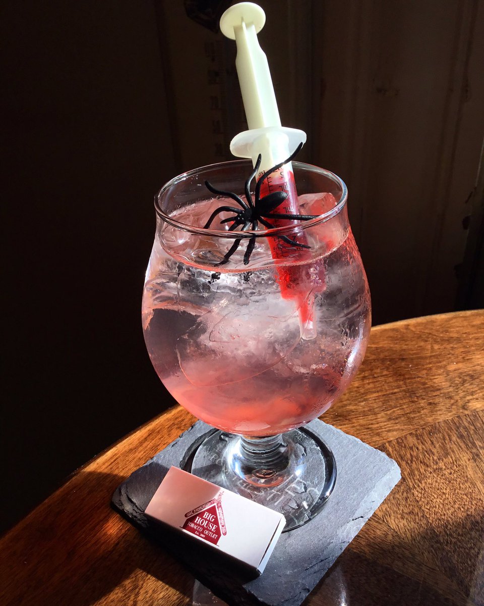 BigHouseTobacco's tweet image. Your number one spot for #SpookyCocktails this fall 🍻🎃😘💨💉