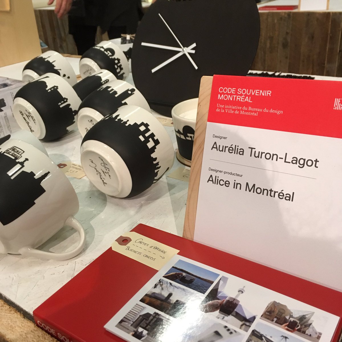 DesignMontreal's tweet photo. Participants du #wds2017, ne manquez pas le marché #CODESOUVENIRMTL dans l'espace Expo! Jusqu'à 20h (ouvert au public de 16h-20h)#designmtl https://t.co/MlFRL9CcpB
