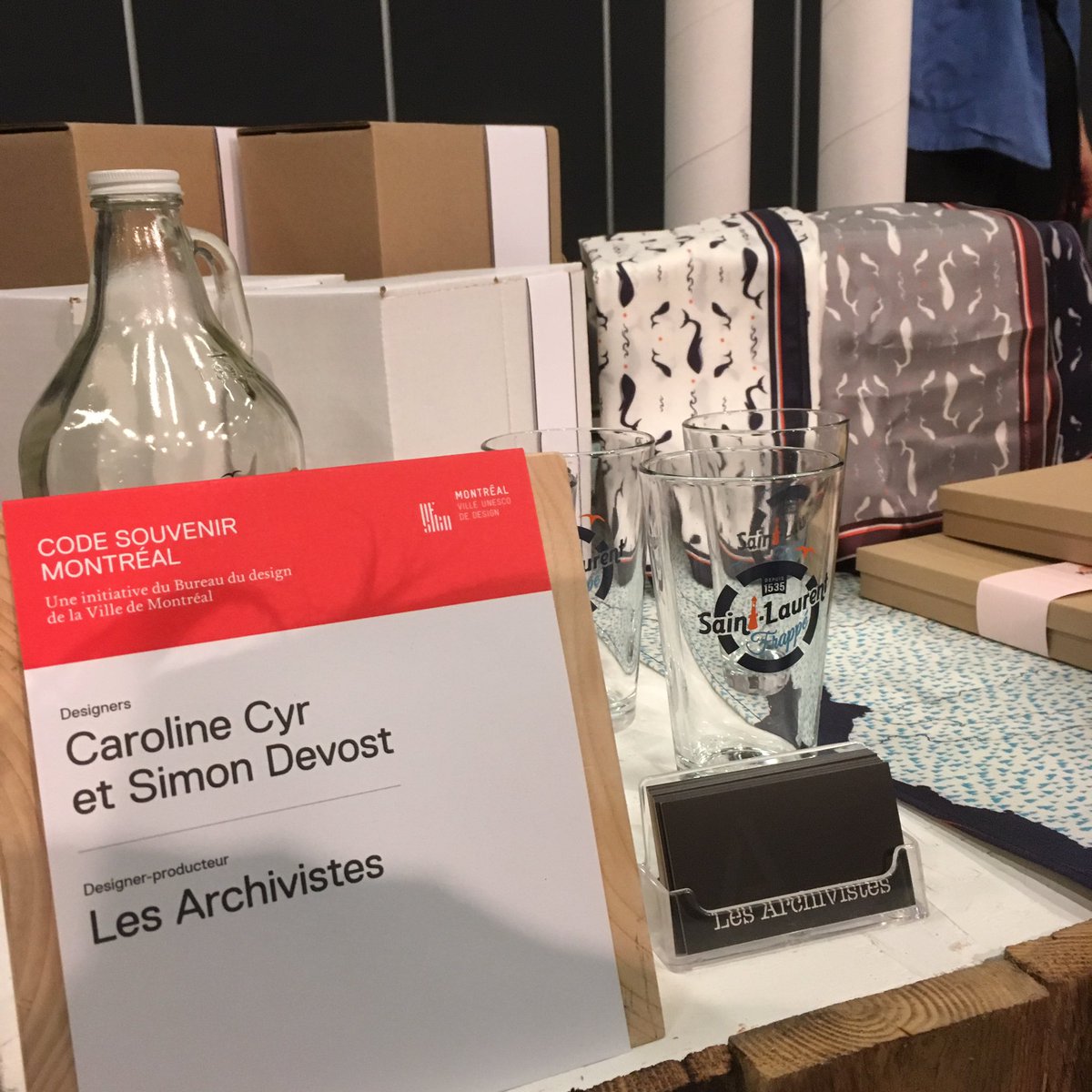 DesignMontreal's tweet photo. Participants du #wds2017, ne manquez pas le marché #CODESOUVENIRMTL dans l'espace Expo! Jusqu'à 20h (ouvert au public de 16h-20h)#designmtl https://t.co/MlFRL9CcpB