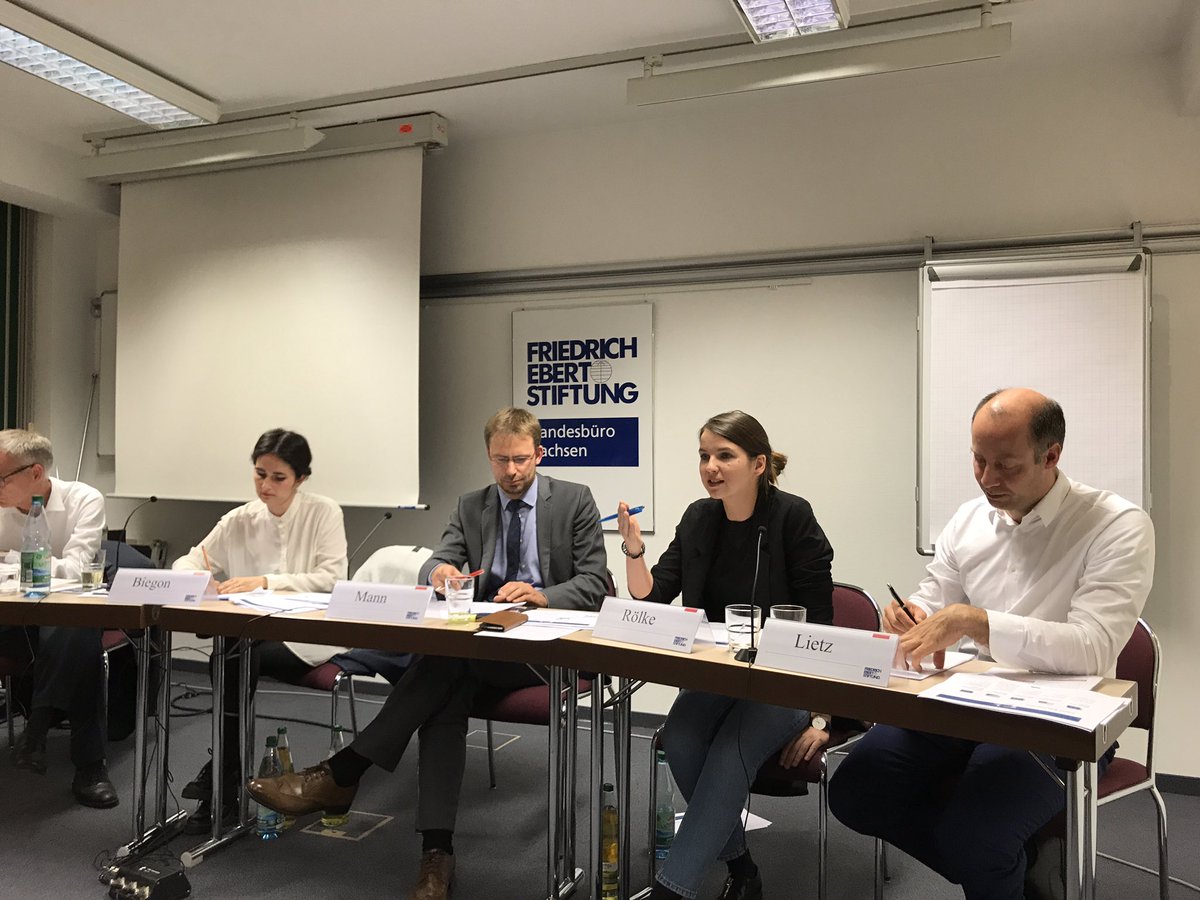 Mit auf dem Podium Vertreter der Kommission,  <a href="/FESonline/">Friedrich-Ebert-Stiftung</a>, <a href="/ArneLietz/">Arne Lietz</a> <a href="/HolgerMannLE/">Holger Mann</a> #jefspirit #europa #nobrexit
