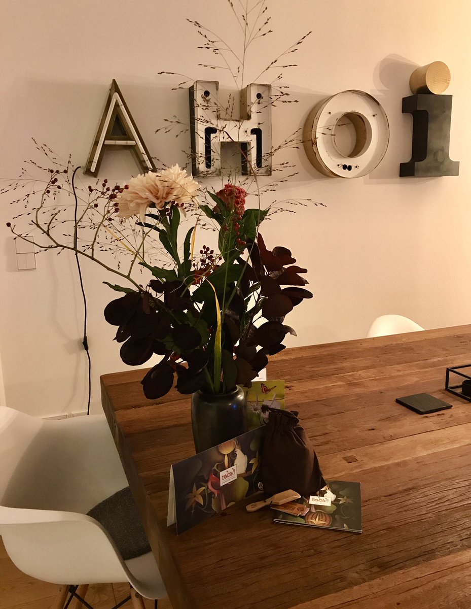 ASvonHein's tweet photo. @berlinflaneur Danke für die Blumen! Ich komme euch nach der Sauna auf ein Erfrischungsgetränk besuchen. Ihr werdet mir auch fehlen! Ahoi ❤️ https://t.co/YbtyyiZrCP