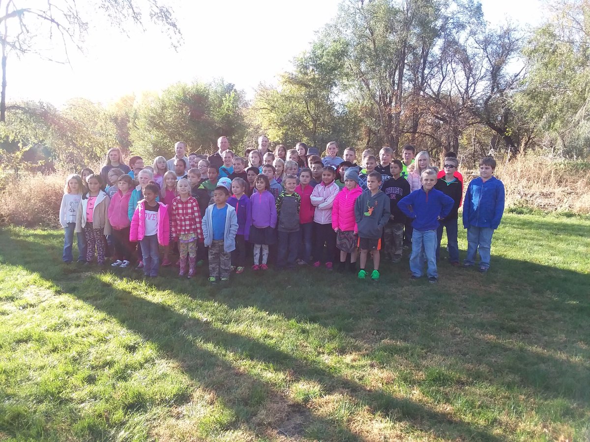 HCPublicSchools's tweet photo. Our K-6th grade students got to pick pumpkins today! A big thank you to Jaycee and Michelle! #elementaryadventures #fallfun https://t.co/8gusTNFbwp