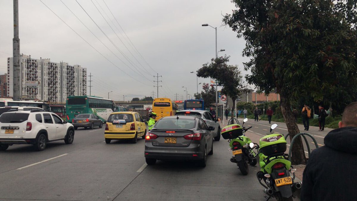 SectorMovilidad's tweet image. 📢 No olvides revisar la restricción de #PicoYPlaca antes de salir. Hoy en Autonorte registramos: 

📋16 comparendos a 🚘 
📋8 comparendos a 🚚