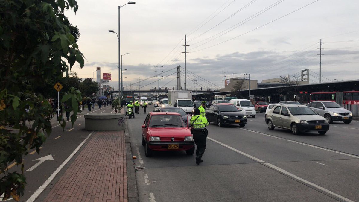 SectorMovilidad's tweet image. 📢 No olvides revisar la restricción de #PicoYPlaca antes de salir. Hoy en Autonorte registramos: 

📋16 comparendos a 🚘 
📋8 comparendos a 🚚