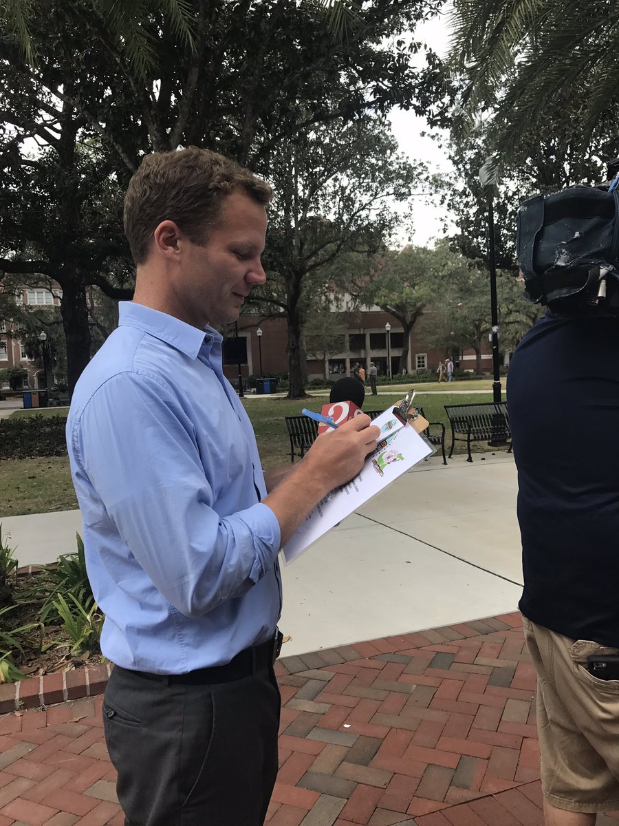 JewishGator's tweet photo. @HazenWESH Thanks for helping us spread the light! #DoGoodUF https://t.co/efQh3rCDAO