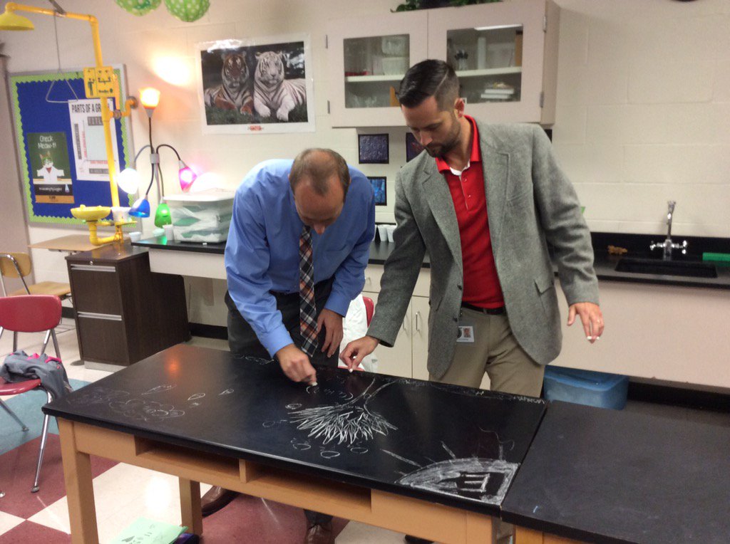 DebbieGatrel's tweet photo. Admin taking the time to interact with students makes a huge impact. #ESMSBestYearEver @MrRubey @mbully10 https://t.co/qFItkyB99j