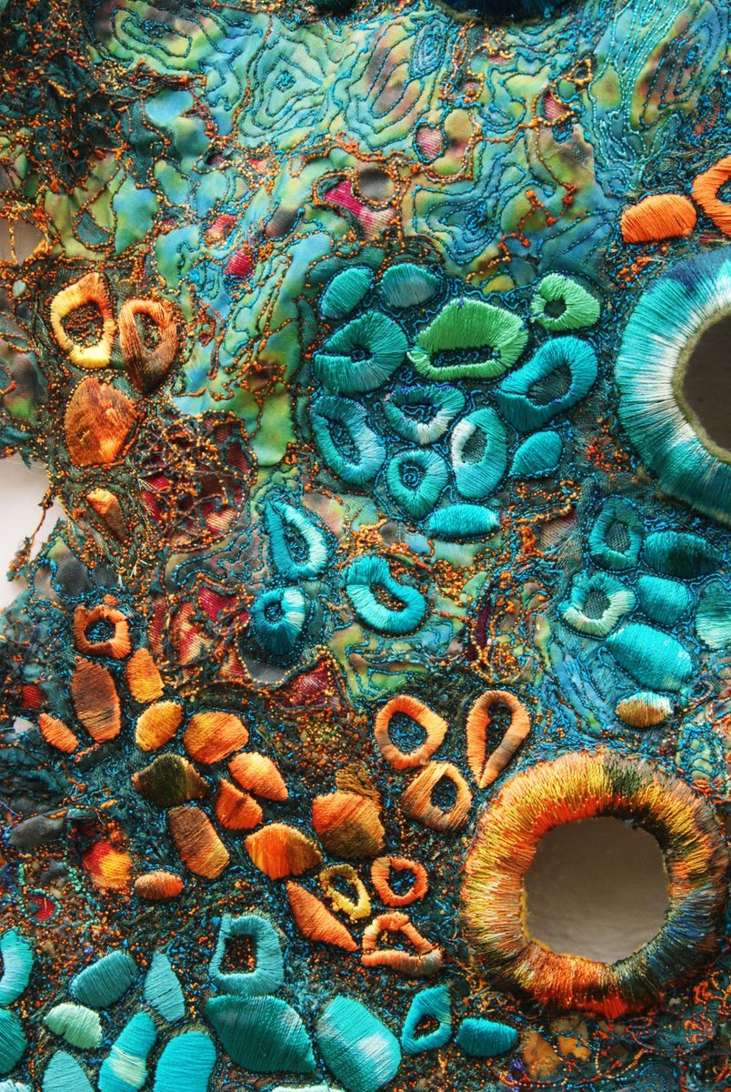 drawfeltstitch's tweet photo. Beautiful work by the #textile #artist #SueHotchkis https://t.co/UNB58BR3Ls