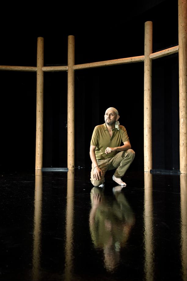 "Les gens ne sont pas déprimés, ils sont distraits", Omar Porras. lc.cx/Gh98 #TKM #lausanne #porras #théâtre <a href="/24heuresch/">24 heures</a>