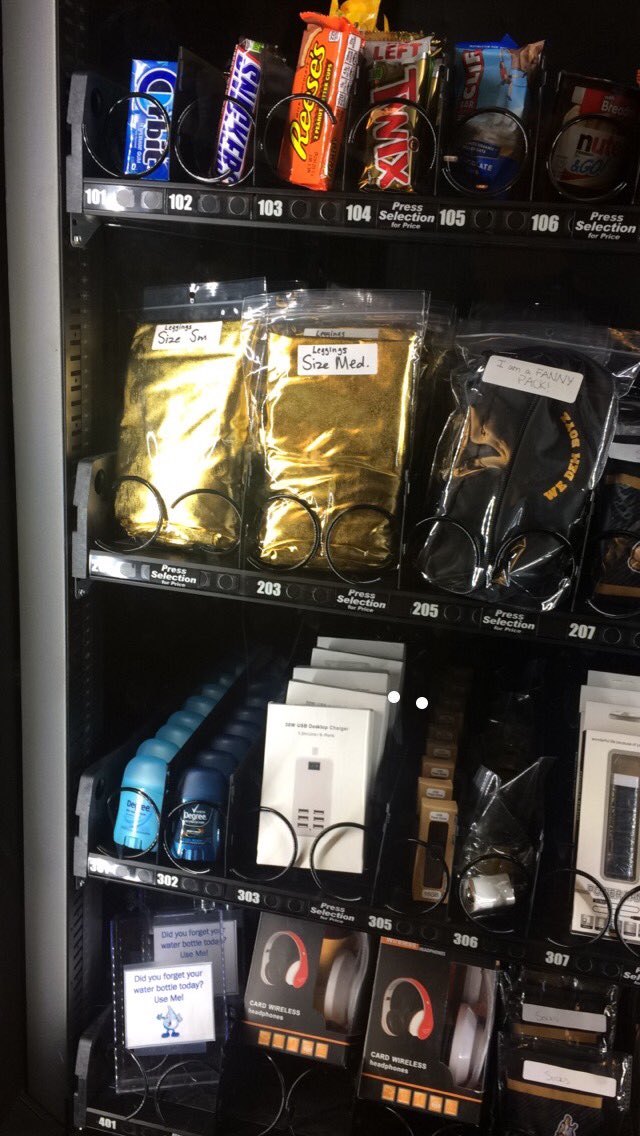 mohideca's tweet photo. Get your gold leggings from the spirit box. Only $15! #SkoYotes #rowboats https://t.co/b1sTYxR8kE