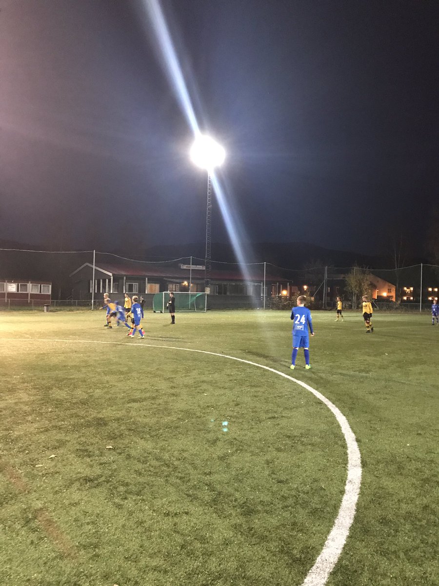 Traumevoll's tweet photo. Semifinale OBOS-cupen G13. Tiller leder 2-0 borte mot Steinkjer til pause etter scoring av Fredrik Harbakk og Marius Jensen.@TillerFotball https://t.co/Z7OssYmZjn