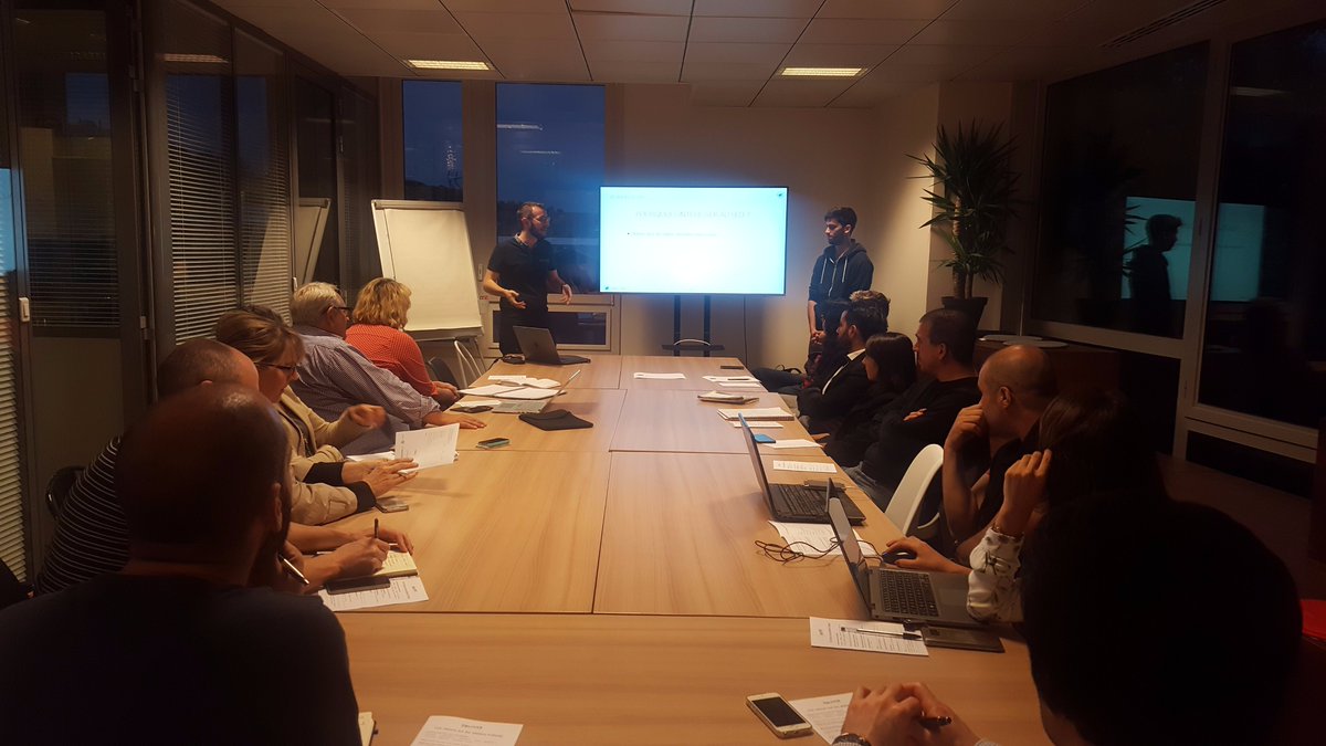 Foliweb's tweet photo. On fait carton plein chez @CoworkimmoFR à Lyon ce soir avec @mtphotographiede @SeekoyaVr ! 😊😊 https://t.co/OSTHVR1HFY