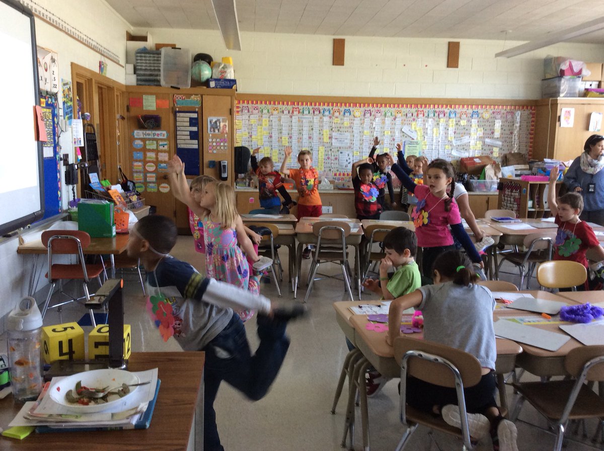 MrsVWells1's tweet photo. We are enjoying Moana yoga while wearing our sight word leis to celebrate Lei Off Drugs day! #GoGrewenow https://t.co/frbeNxvVAf