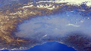 FraPensiero's tweet photo. Smog, smettere di inquinare è l'unica soluzione https://t.co/Gcckpuog9a @WWFitalia https://t.co/zrpIjcm0G5