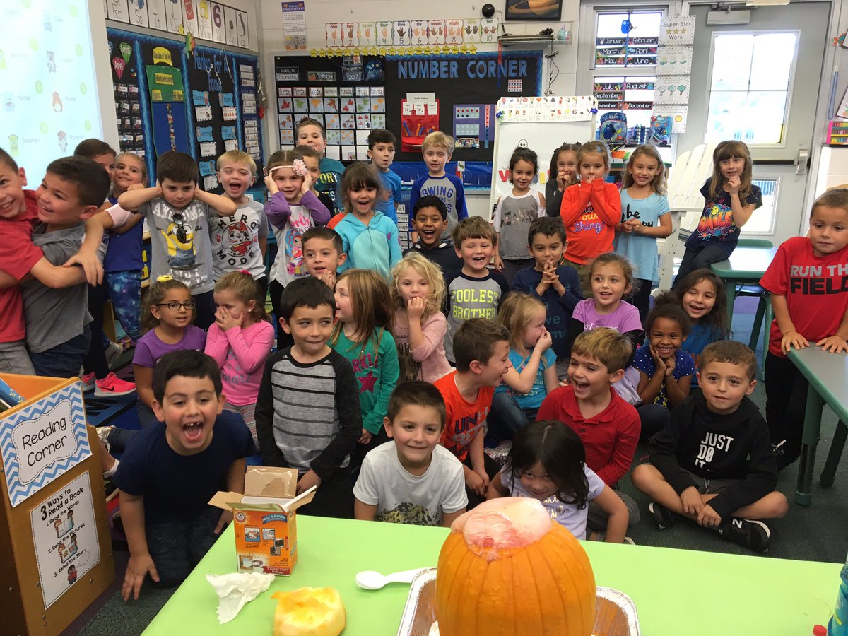 ScovillSmarties's tweet image. Erupting with excitement over our science experiment today! #miniscientists #STEAM #pumpkinvolcano 🎃🌋 @KinderCarson1 @CatenaColts
