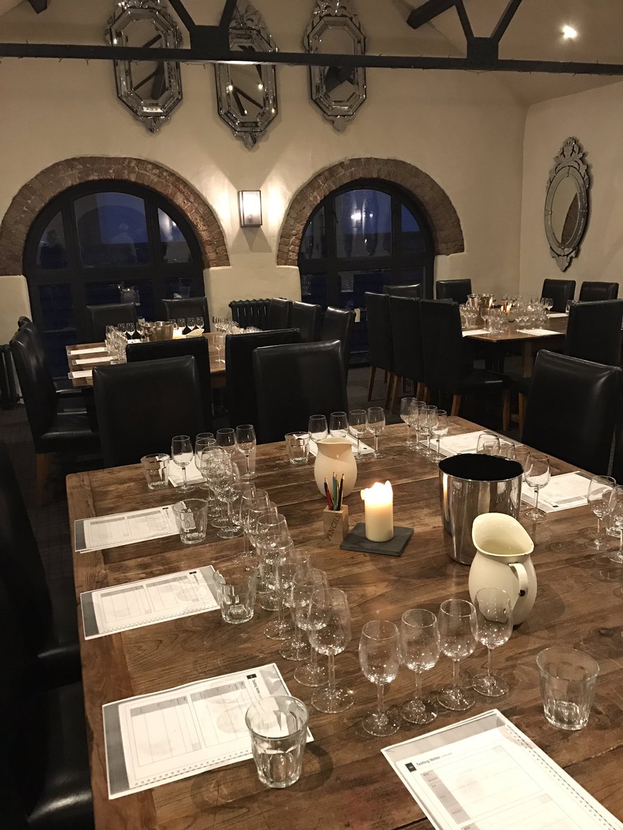 ParkinsonGaynor's tweet photo. @fbeGreatWestern #fbewinebash π·πΌ https://t.co/bzoPabYWsJ