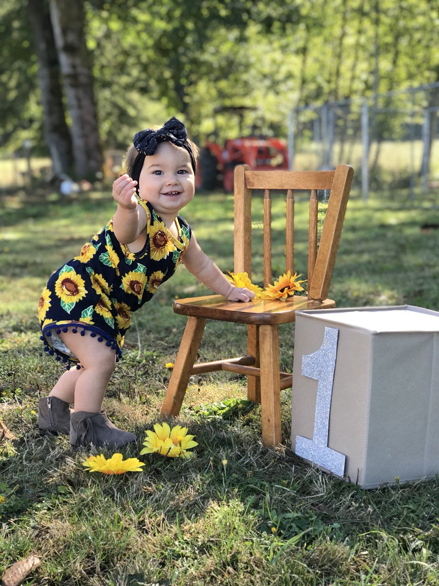 kaileecozart's tweet image. My baby is one today 😢❤️🌻