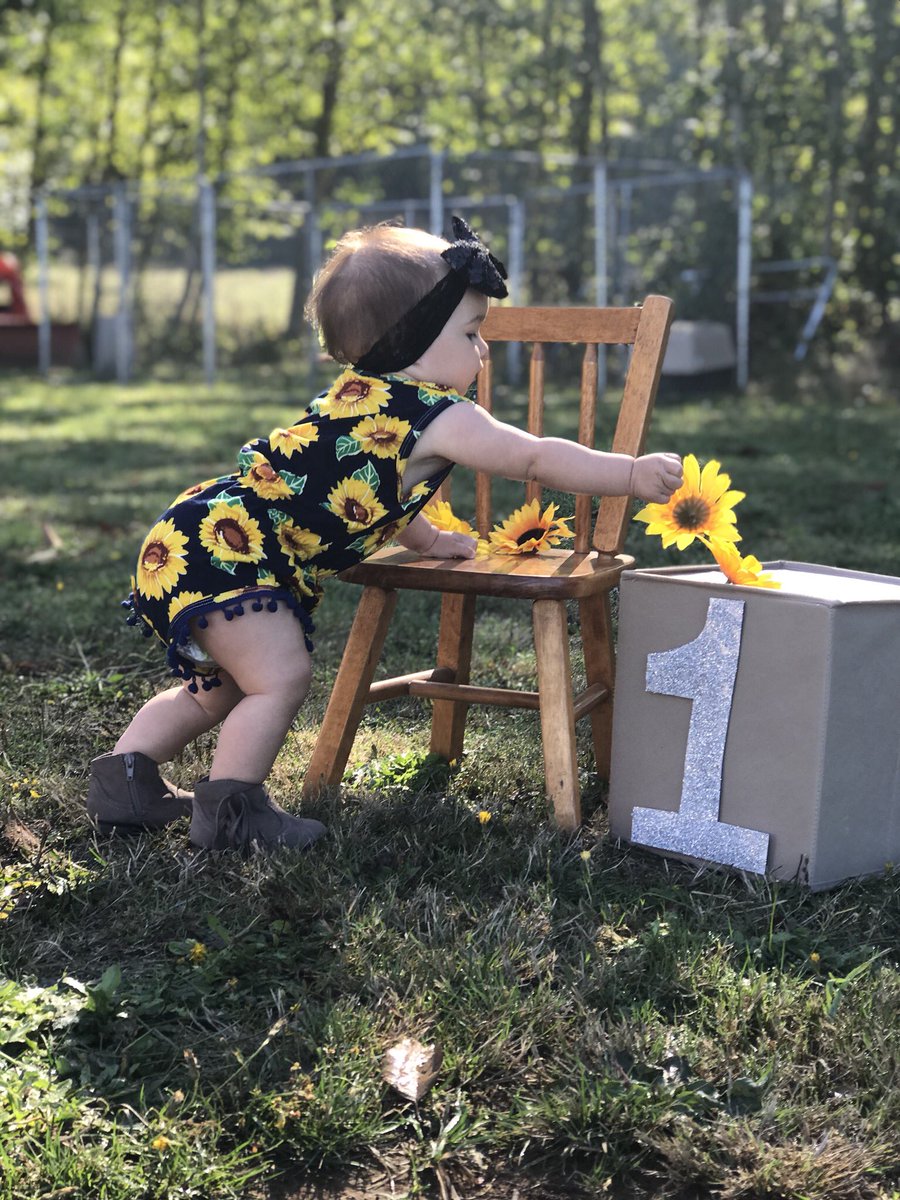 kaileecozart's tweet image. My baby is one today 😢❤️🌻